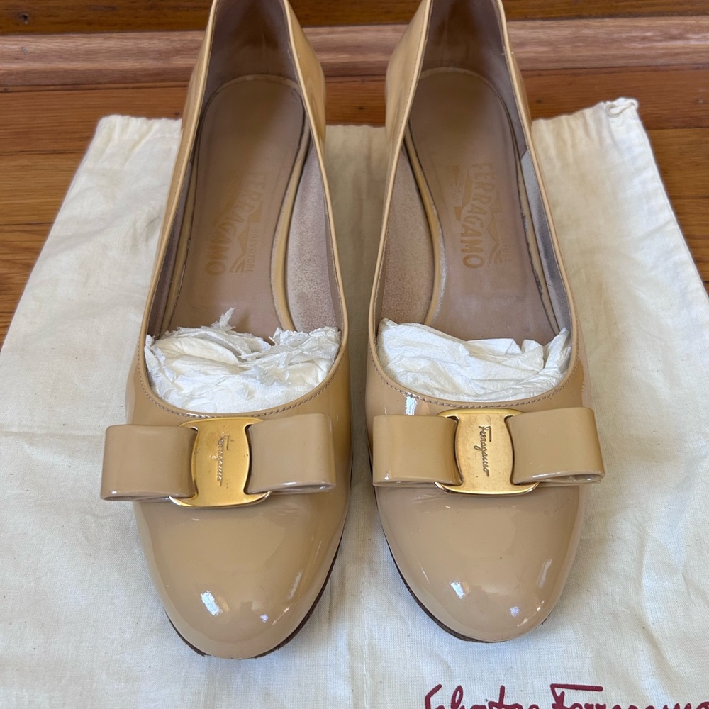 Salvatore Ferragamo Women's Beige Patent Leather Flats with Bow
